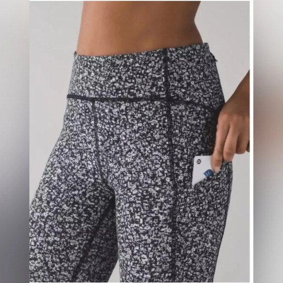 Lululemon •Size 10• Sole Training Cropped Legging Black White Floral Mesh Pocket - Picture 2 of 13